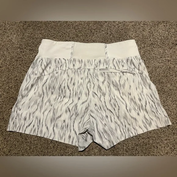 Athleta Trekkie North Shorts Women's size 8 - Picture 5 of 6